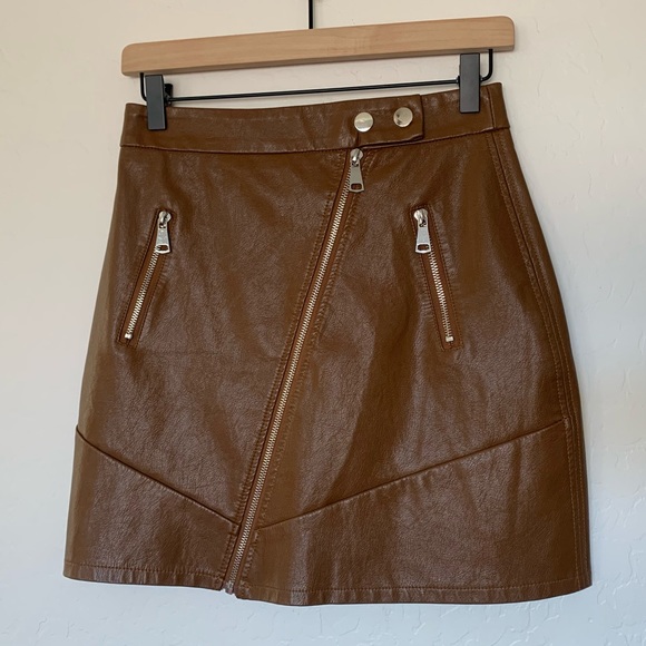 Kendall & Kylie Faux Leather Skirt. Size: Small. Excellent condition - Picture 2 of 7
